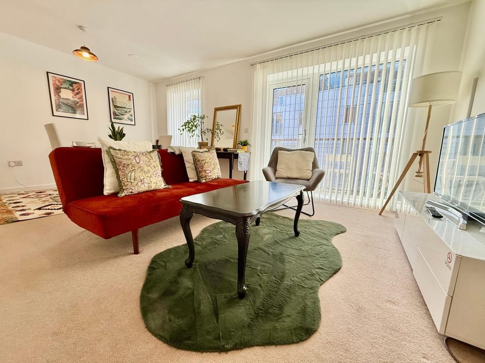 Issara Apartments 49 - Great location & Private Parking Apartment in Portsmouth