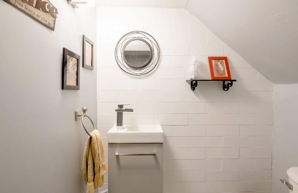 Toilet, Bathroom, towels