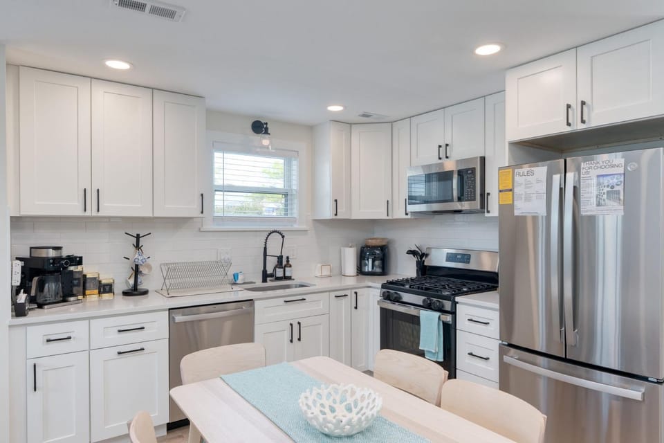 Coffee/tea facilities, Kitchen or kitchenette, dishwasher, oven, pet friendly, stove, toaster