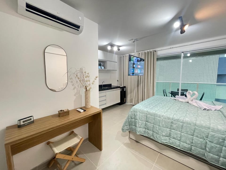 Bed, TV and multimedia, Kitchen or kitchenette, Photo of the whole room, Bedroom, minibar, air conditioner