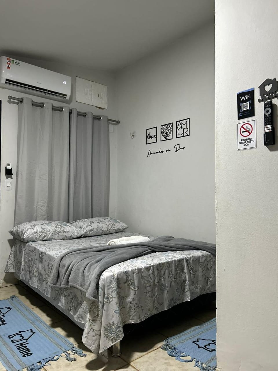 Bed, Photo of the whole room, Bedroom, air conditioner