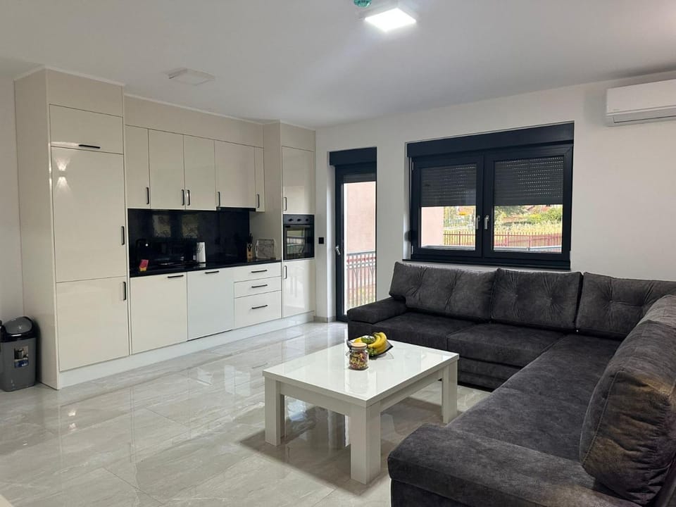 Kitchen or kitchenette, Living room, Seating area, stove