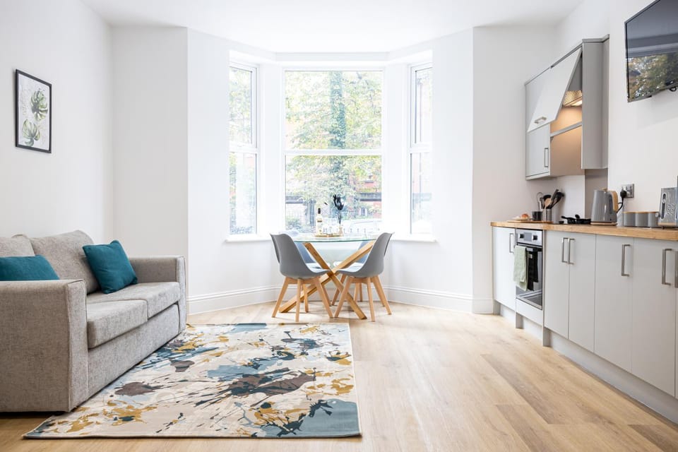 Kitchen or kitchenette, Living room, Seating area, Dining area