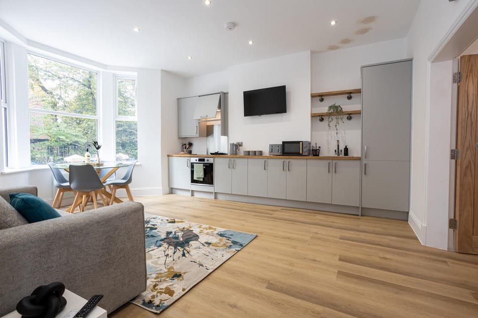 Kitchen or kitchenette, Living room, Seating area, Dining area