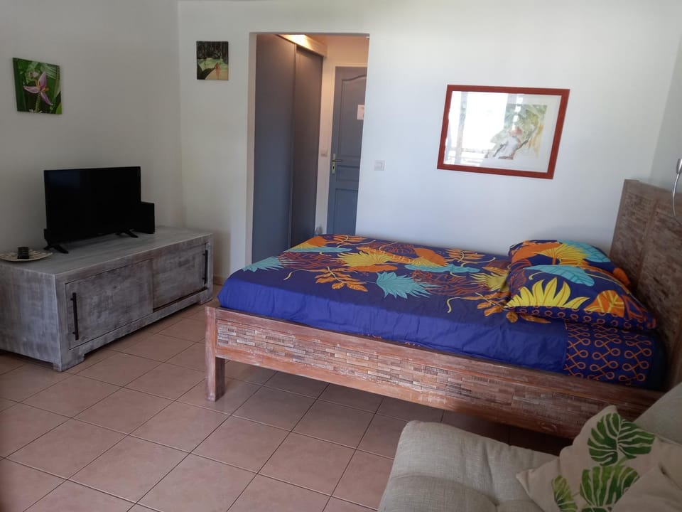Appartement à Anse Mabouya en rez de jardin avec piscine à proximité des plages Apartment in Sainte-Luce