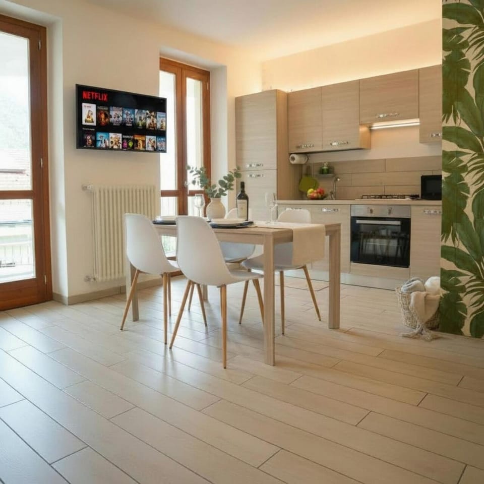 Coffee/tea facilities, Kitchen or kitchenette, Dining area, Landmark view, Landmark view, Inner courtyard view, internet, internet, minibar, oven, stove, toaster, kitchen, kitchen
