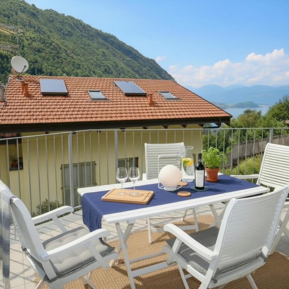 Spring, Day, Natural landscape, View (from property/room), Balcony/Terrace, Dining area, Garden view, Garden view, Lake view, Lake view, Landmark view, Mountain view, Mountain view