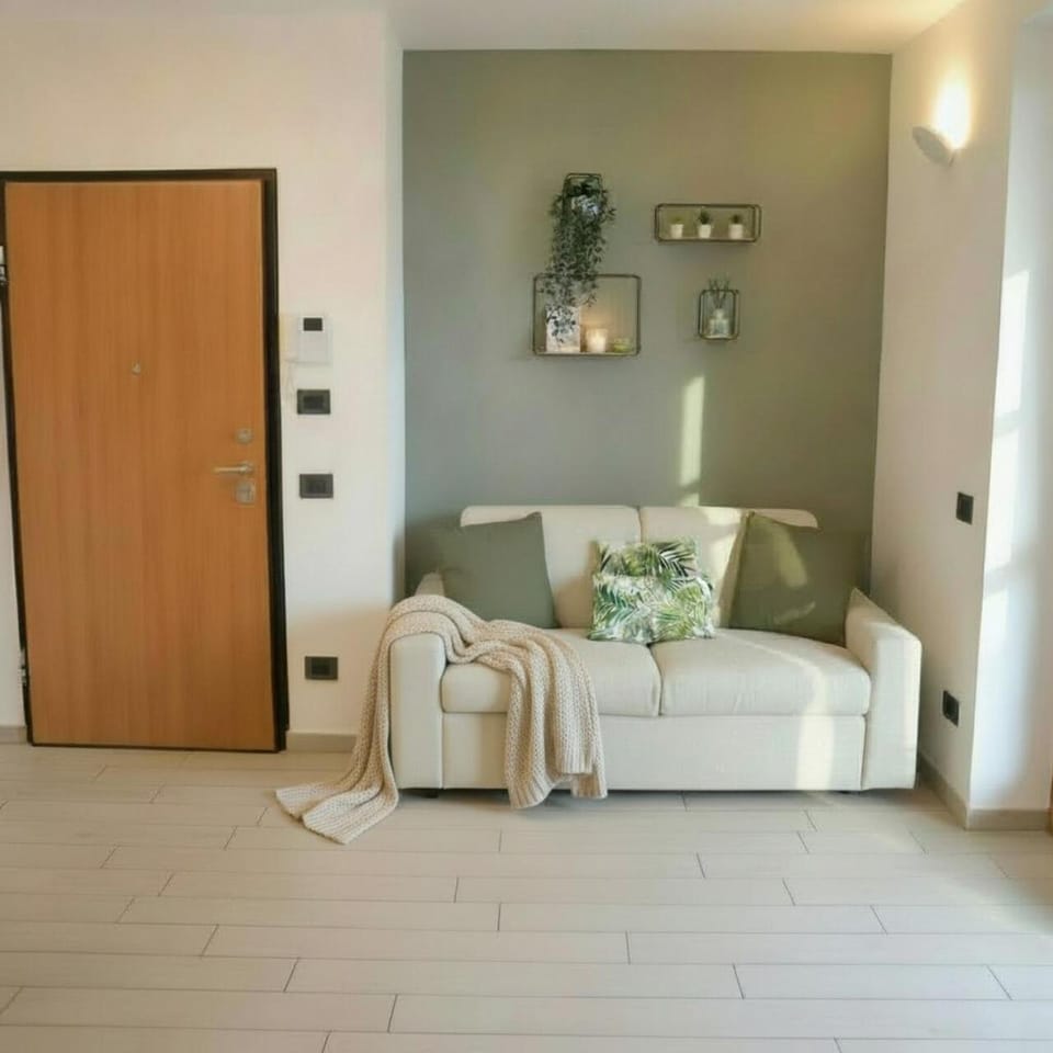 Bed, Summer, View (from property/room), Living room, Photo of the whole room, Seating area, Bedroom, Garden view, Lake view, Lake view, Mountain view, Mountain view, Pool view, Pool view