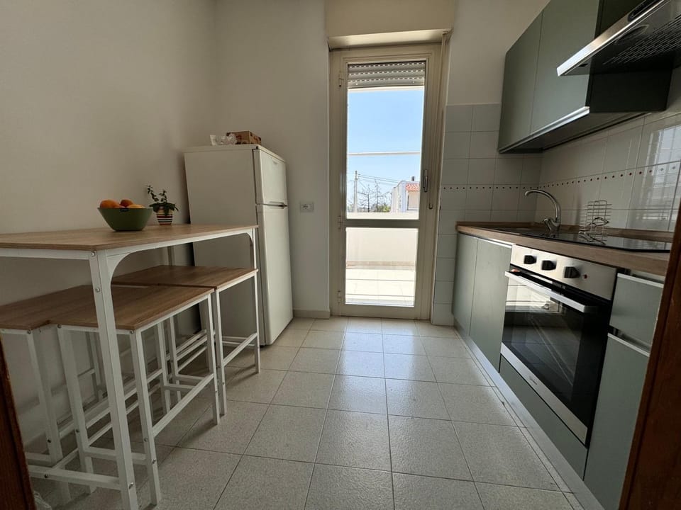 Kitchen or kitchenette, Dining area, kitchen