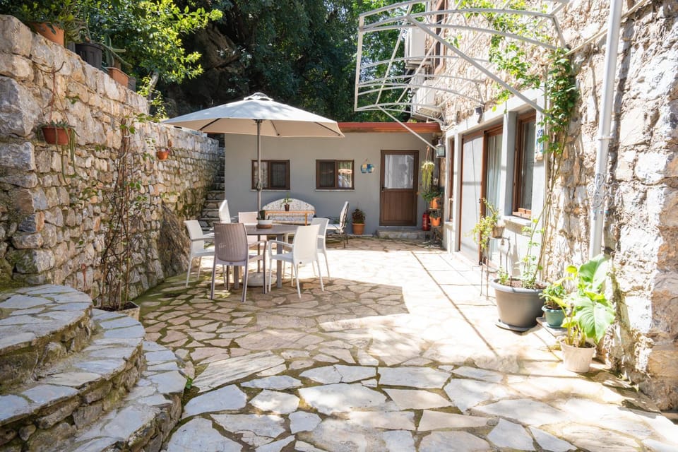 Property building, Patio, Spring, Day, Dining area