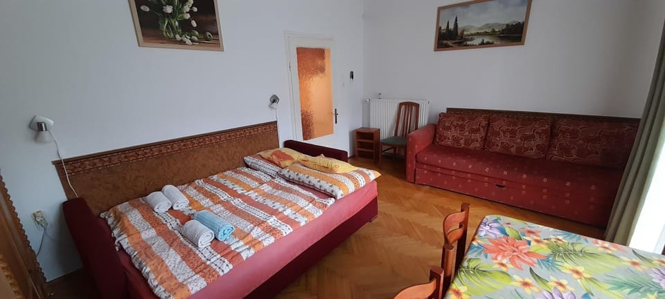 Bed, Living room, Bedroom