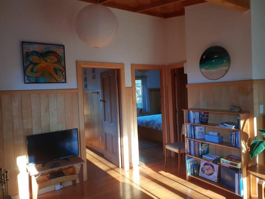 Blue Cottage House in Tasman District, Tasman, New Zealand
