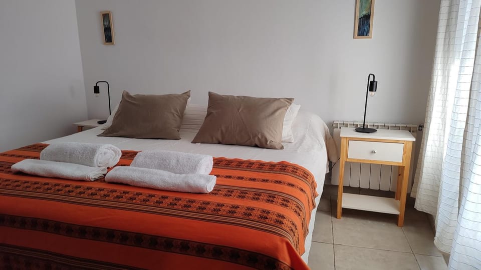 Apart Centro Paraná Apartamento entero 90m2, cochera privada para auto, excelente ubicación, a mts del Shopping Paso del Paraná, zona Parque y Peatonal Apartment in Parana