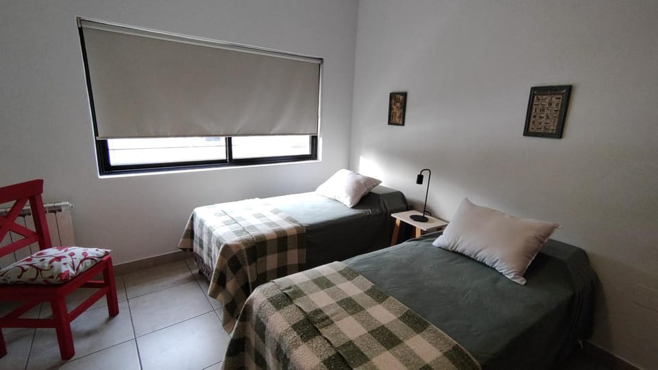 Apart Centro Paraná Apartamento entero 90m2, cochera privada para auto, excelente ubicación, a mts del Shopping Paso del Paraná, zona Parque y Peatonal Apartment in Parana
