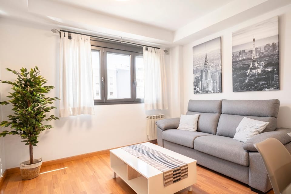 EnjoyGranada EMIR 3B y Parking Apartment in Granada