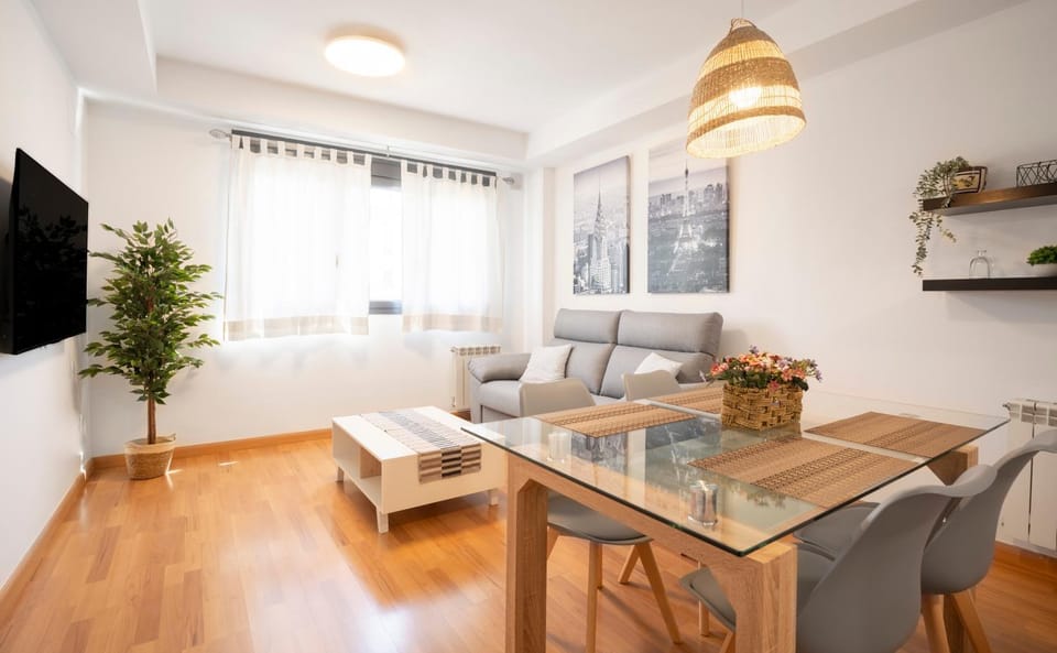 EnjoyGranada EMIR 3B y Parking Apartment in Granada