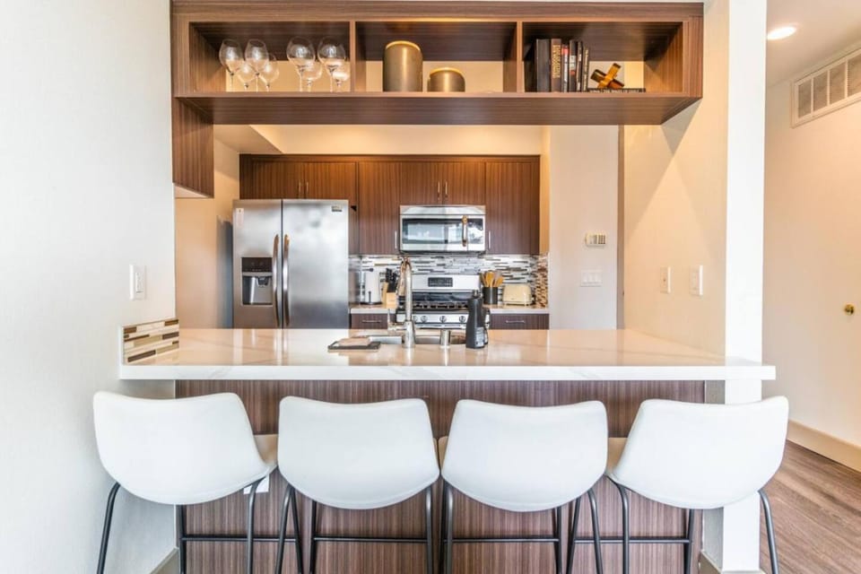 Trendy 2BD 2BTH Apt steps from Downtown Santa Monica! Apartment in Santa Monica