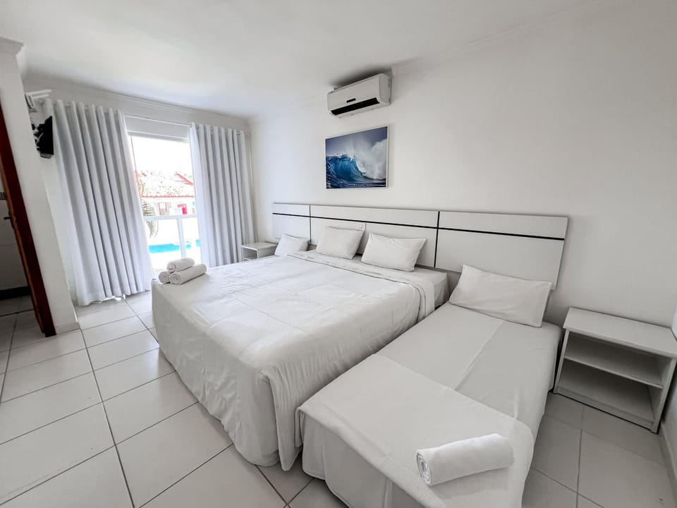 Bed, Photo of the whole room, Bedroom, air conditioner