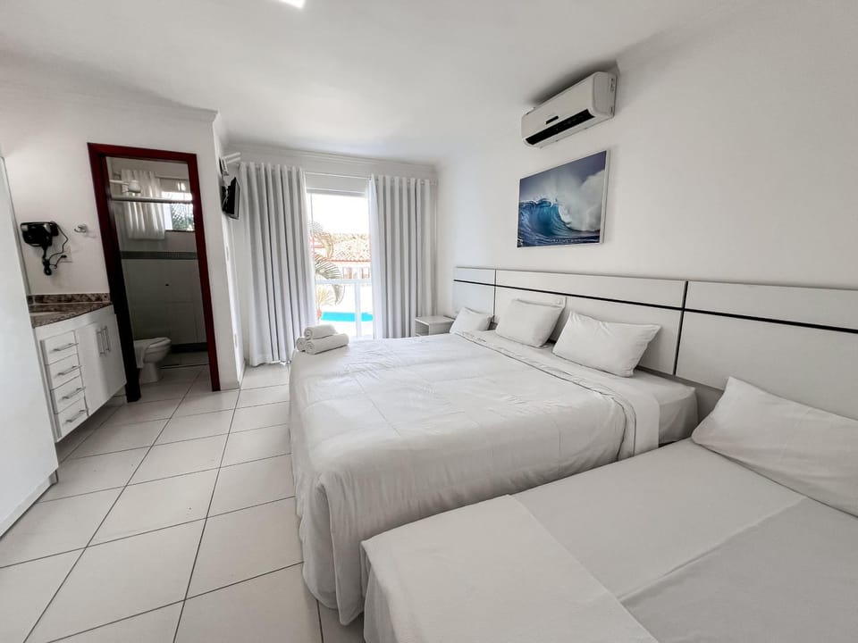 Bed, Photo of the whole room, Bedroom, air conditioner