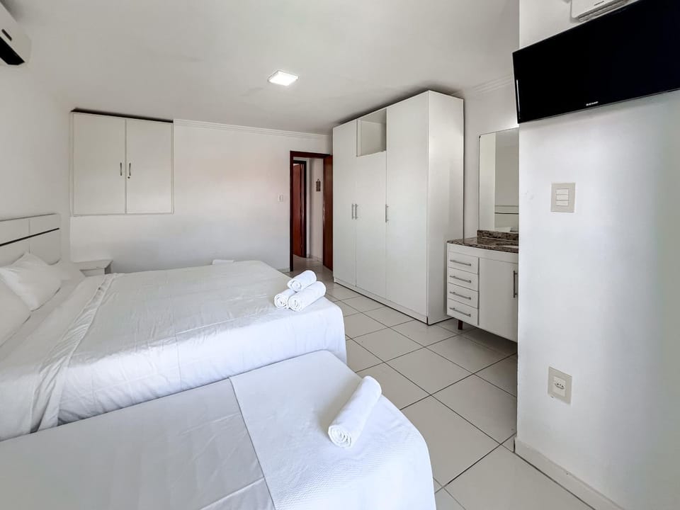Bed, TV and multimedia, Photo of the whole room, Bedroom, wardrobe