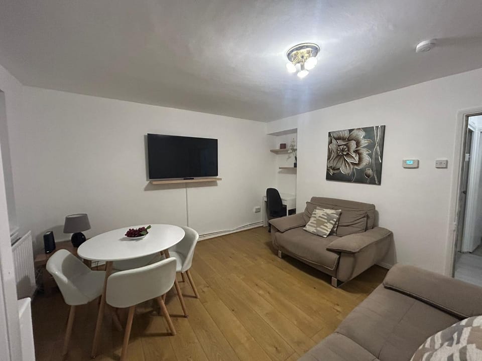 Communal lounge/ TV room, TV and multimedia, Living room