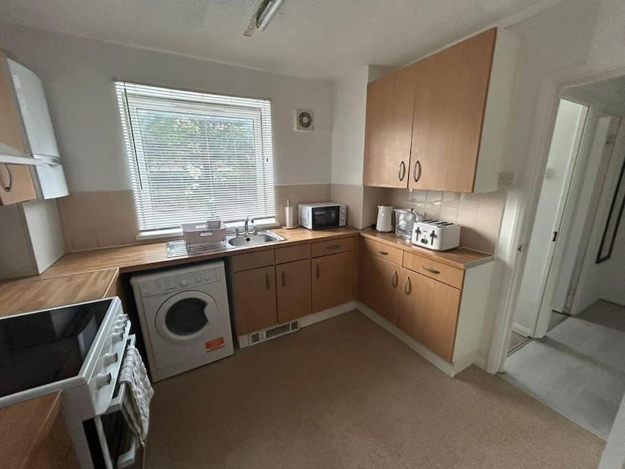 Kitchen or kitchenette, oven, stove, toaster, washing machine