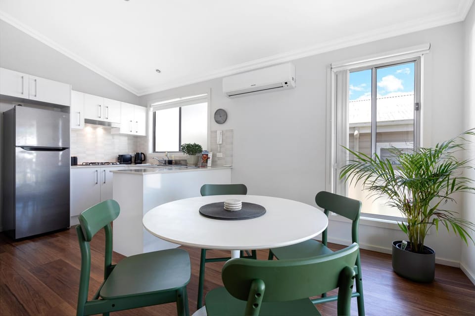 Dining area, kitchen