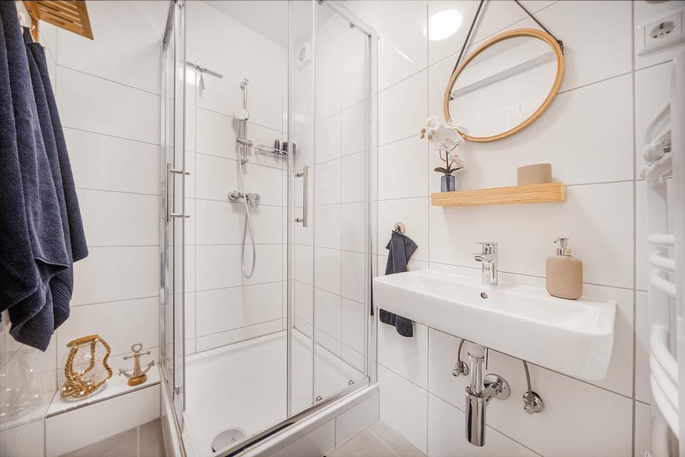 Shower, Bathroom, towels