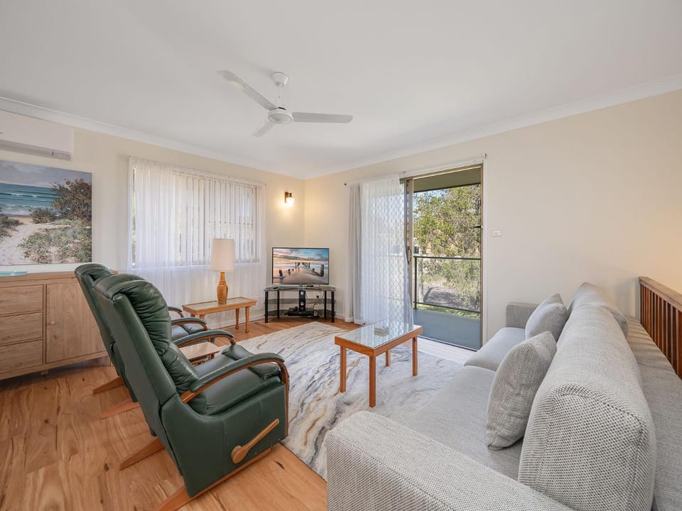 9 Rowell Street Battery Hill QLD House in Sunshine Coast