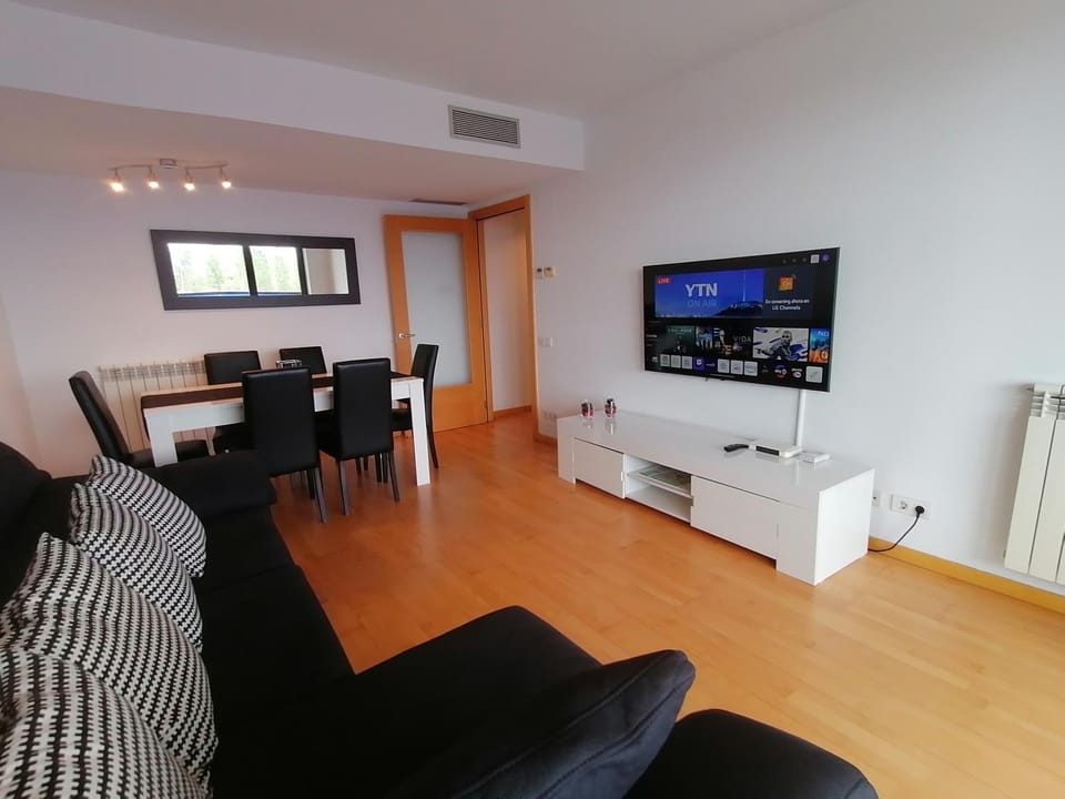 Communal lounge/ TV room, TV and multimedia, Living room