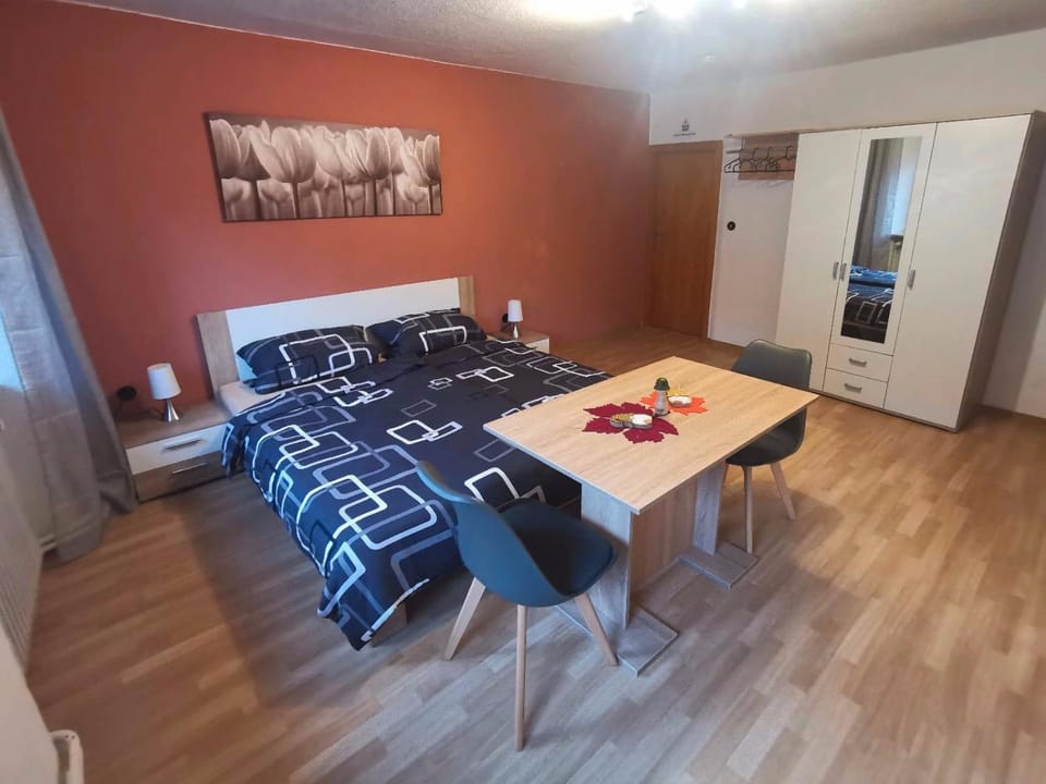 Pension am Kirchberg - Zimmer 1 Vacation rental in Vulkaneifel