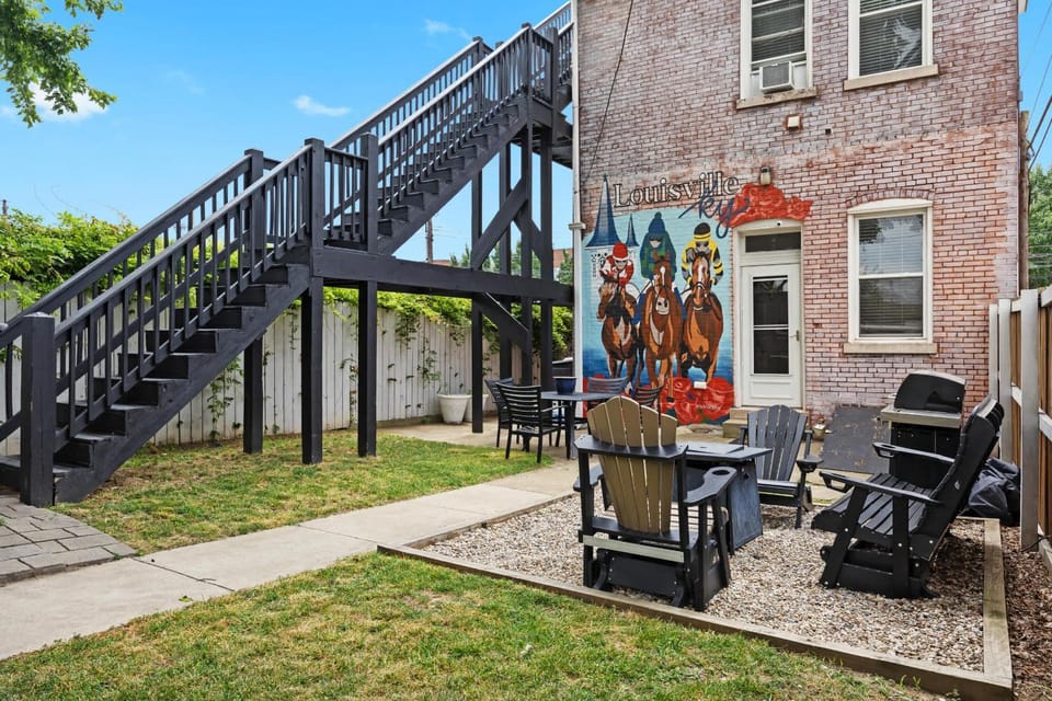 Historic 3-BR Downtown Bourbon Getaway House in Jefferson County