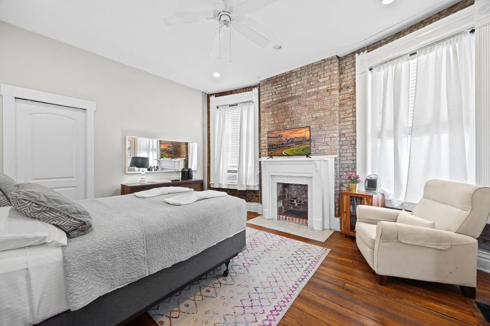 Historic 3-BR Downtown Bourbon Getaway House in Jefferson County