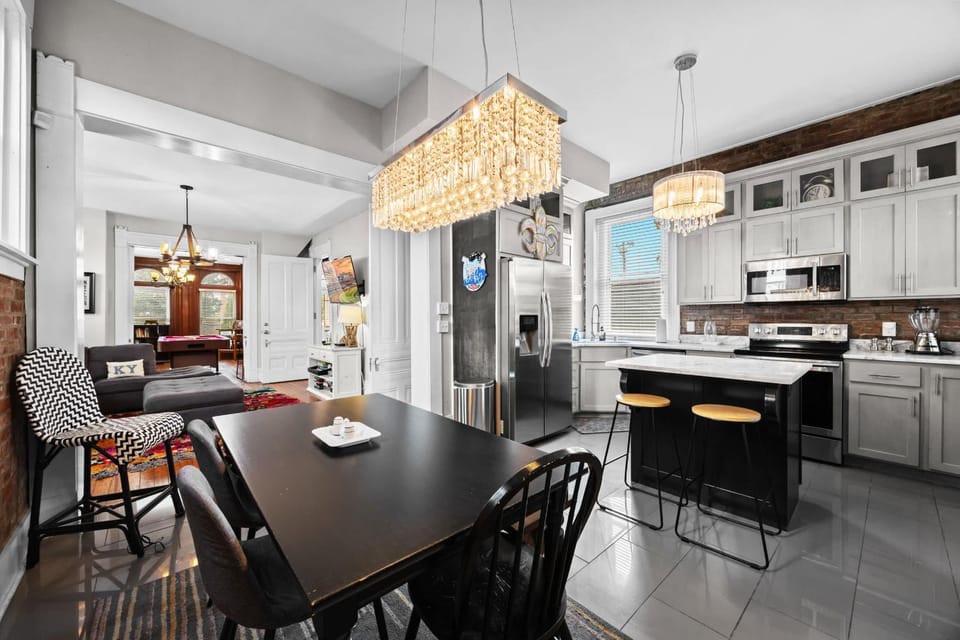 Historic 3-BR Downtown Bourbon Getaway House in Jefferson County