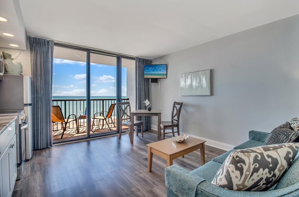 Luxury Beachfront Colony Renovated 2025 Apartment in Myrtle Beach
