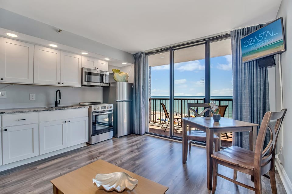 Luxury Beachfront Colony Renovated 2025 Apartment in Myrtle Beach