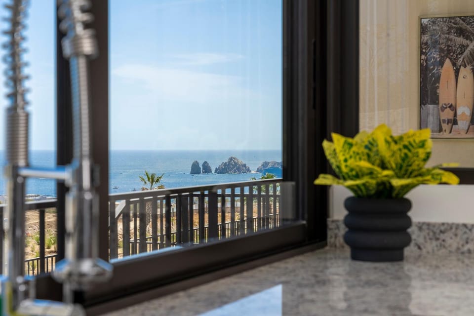 Private and heated POOL with ARCH VIEW new condo! Apartment in Baja California Sur