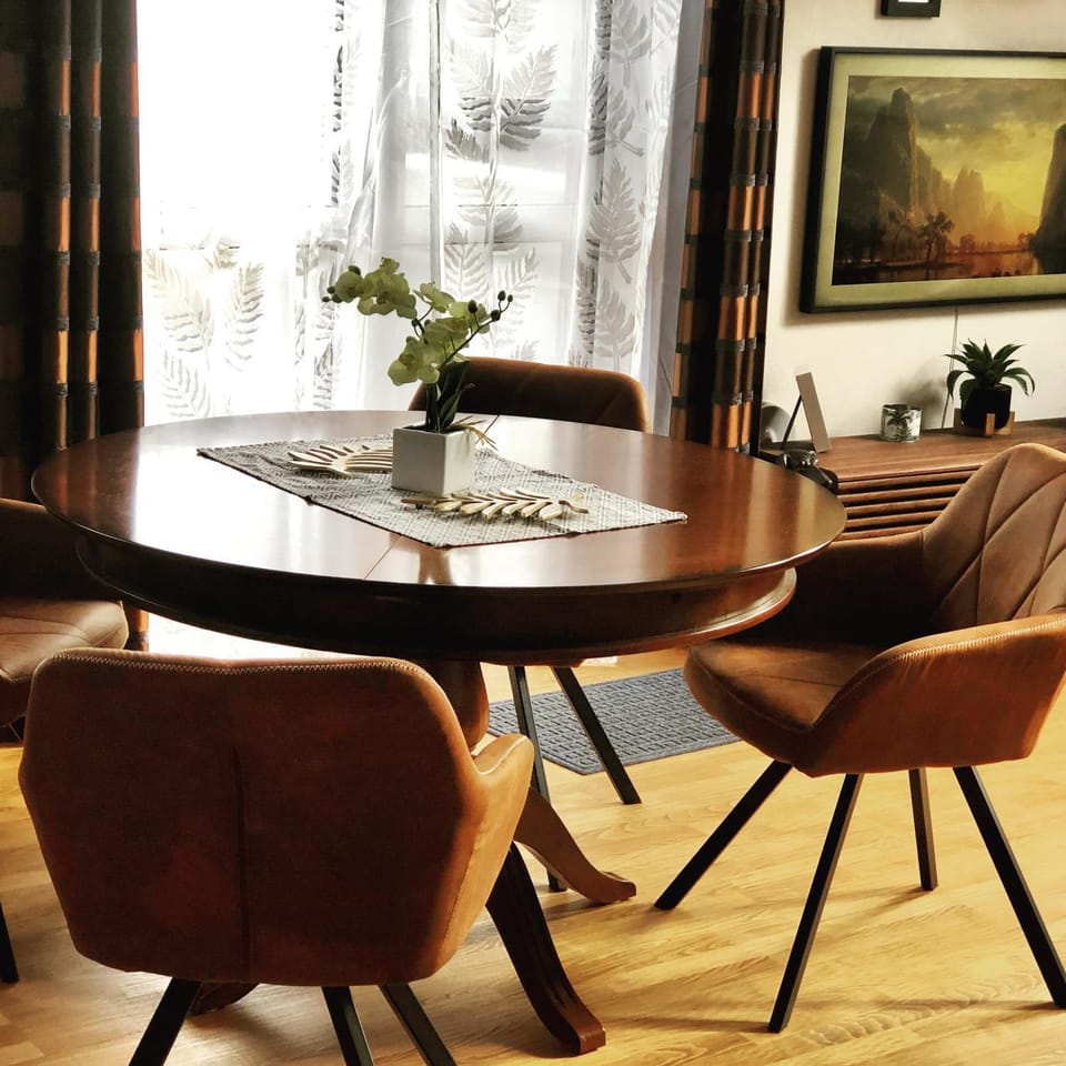 TV and multimedia, Living room, Decorative detail, Dining area