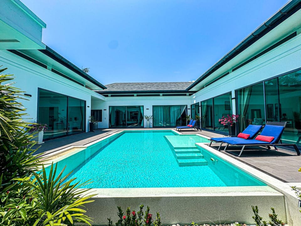 Pool view, Swimming pool, sunbed