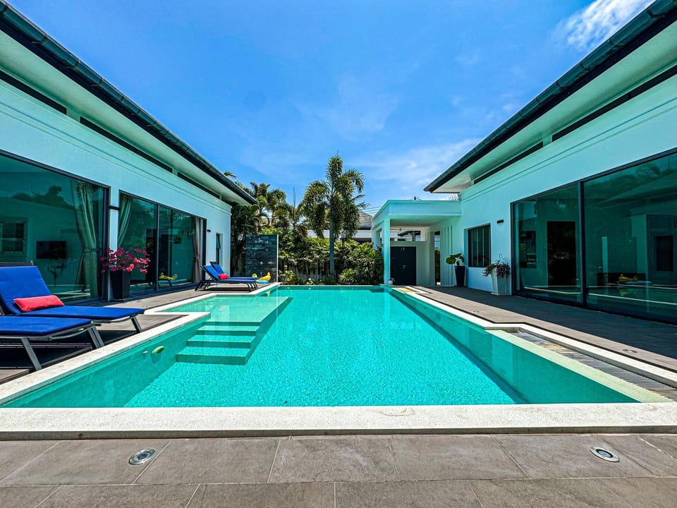Pool view, Swimming pool