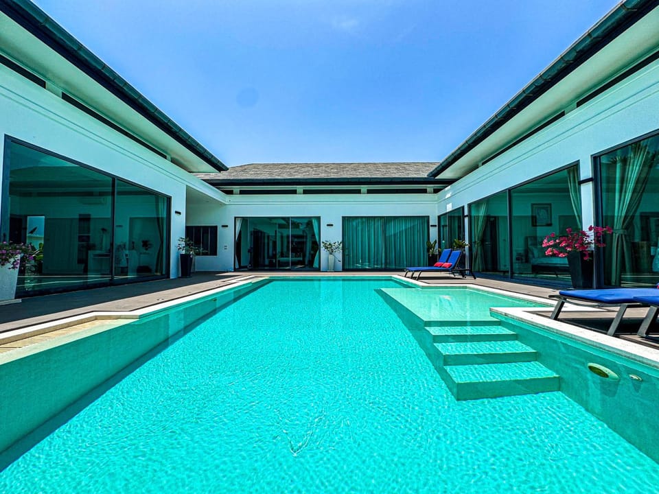 Pool view, Swimming pool, sunbed