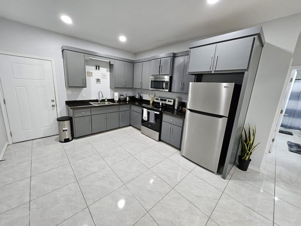 Beautiful apartment 9 min to Mercedes outlets Apartment in Weslaco