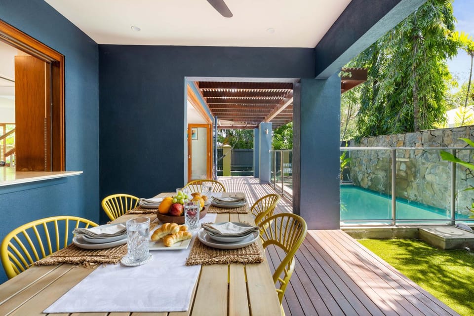Patio, Garden, Food and drinks, Dining area, Beach, Food, Garden view, Pool view, Swimming pool, Bath, sunbed