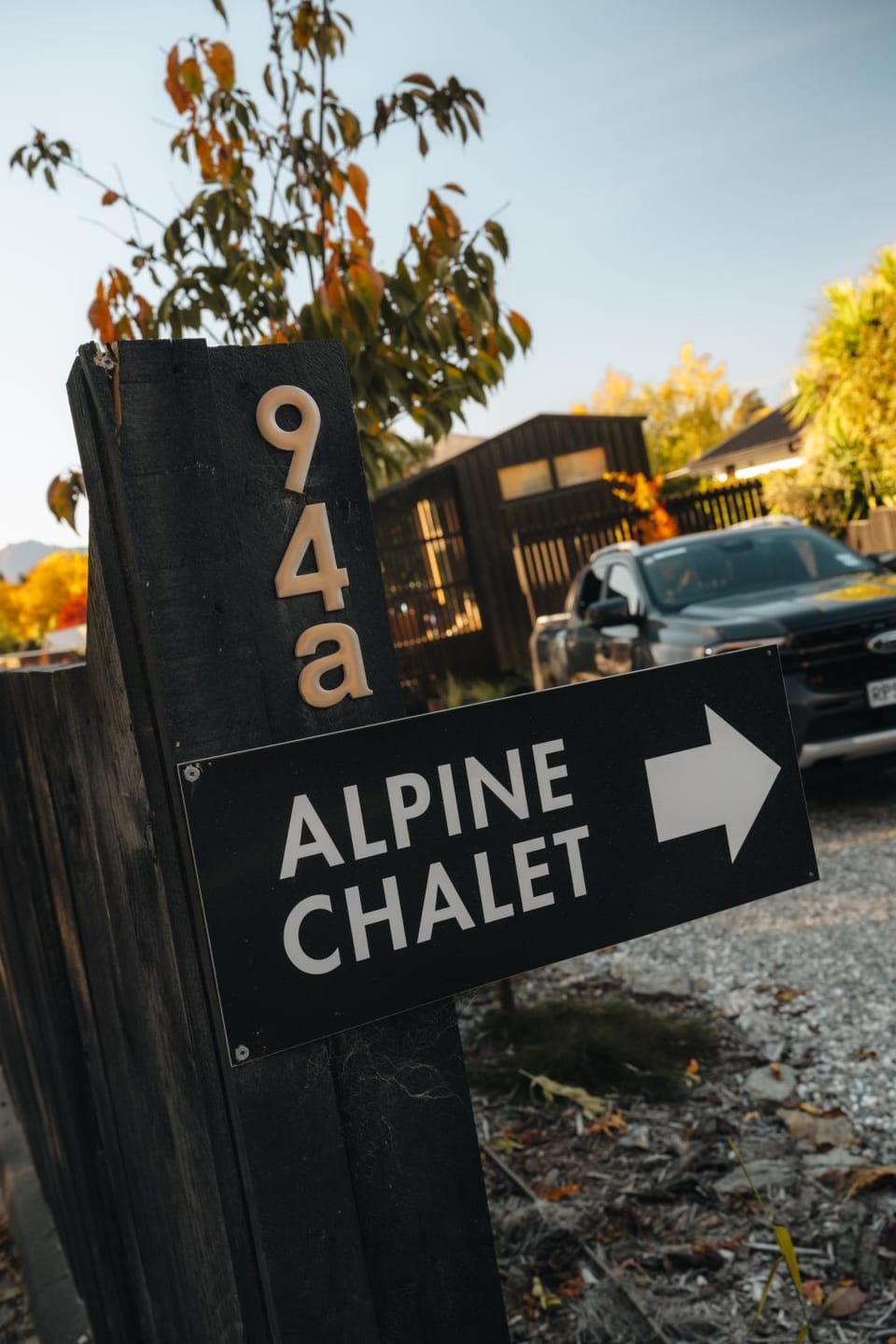 Alpine Chalet - views, fire-pit, central, cosy Apartment in Wanaka