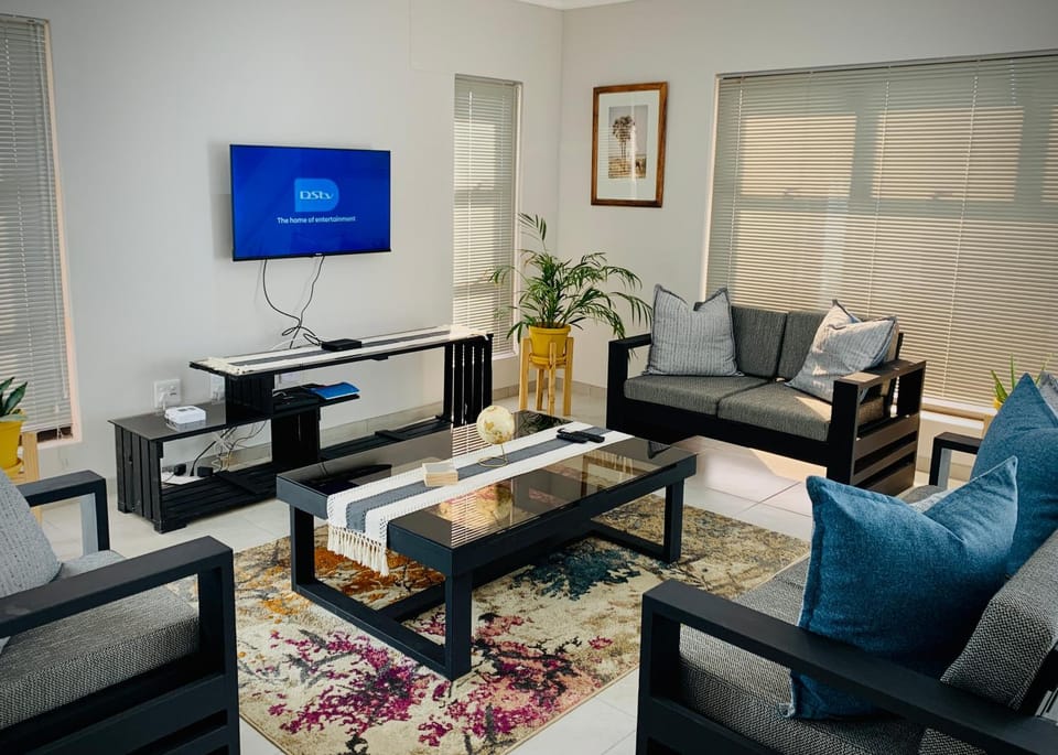 Communal lounge/ TV room, TV and multimedia, Living room