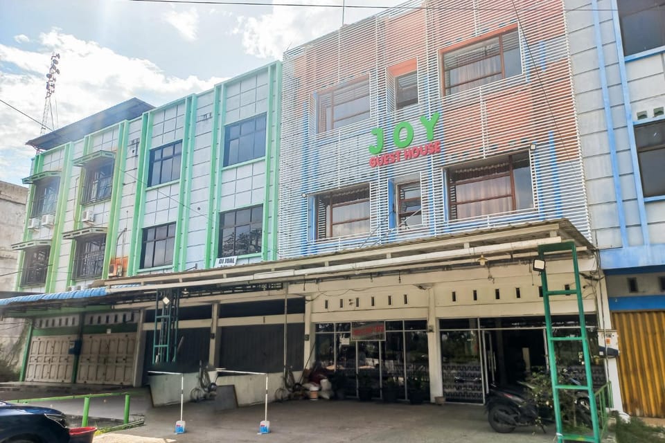 Facade/entrance
