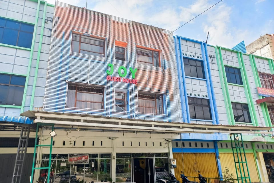 Facade/entrance