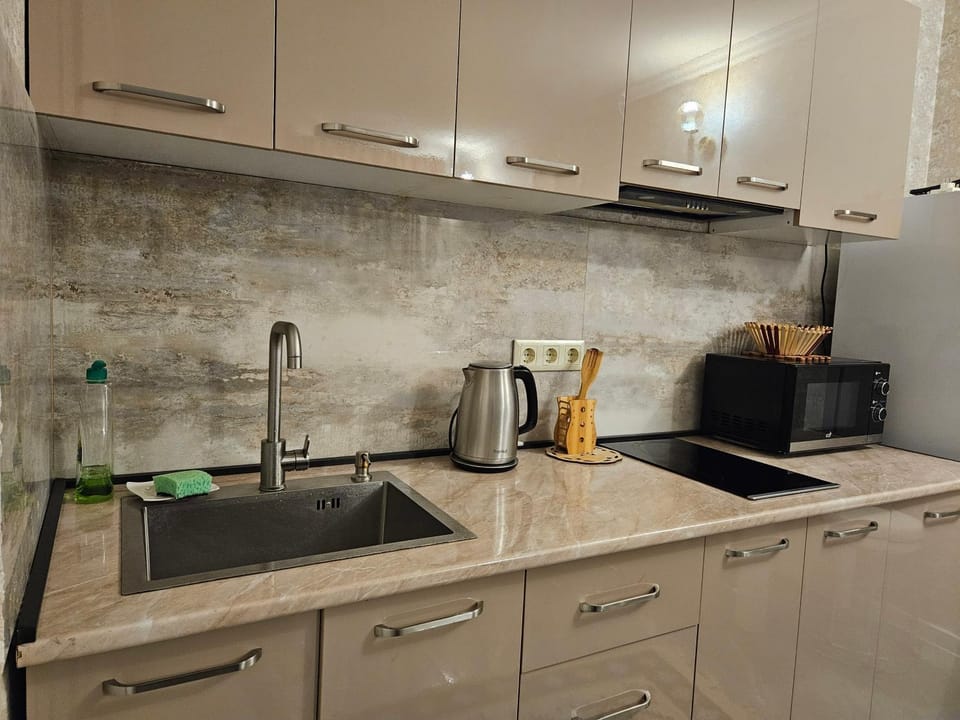 Coffee/tea facilities, Kitchen or kitchenette, dishwasher, stove