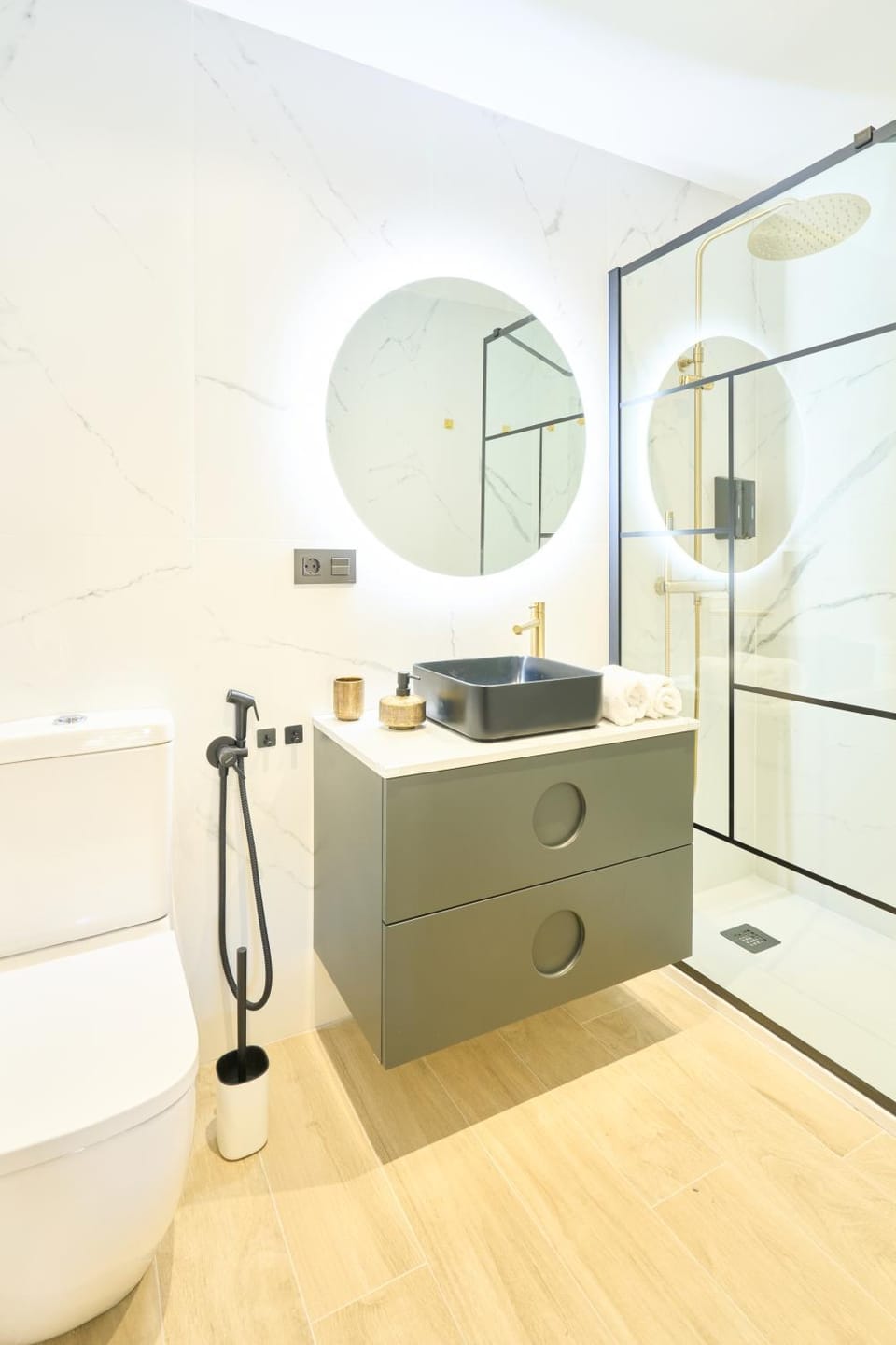 Bathroom, hair dryier, towels