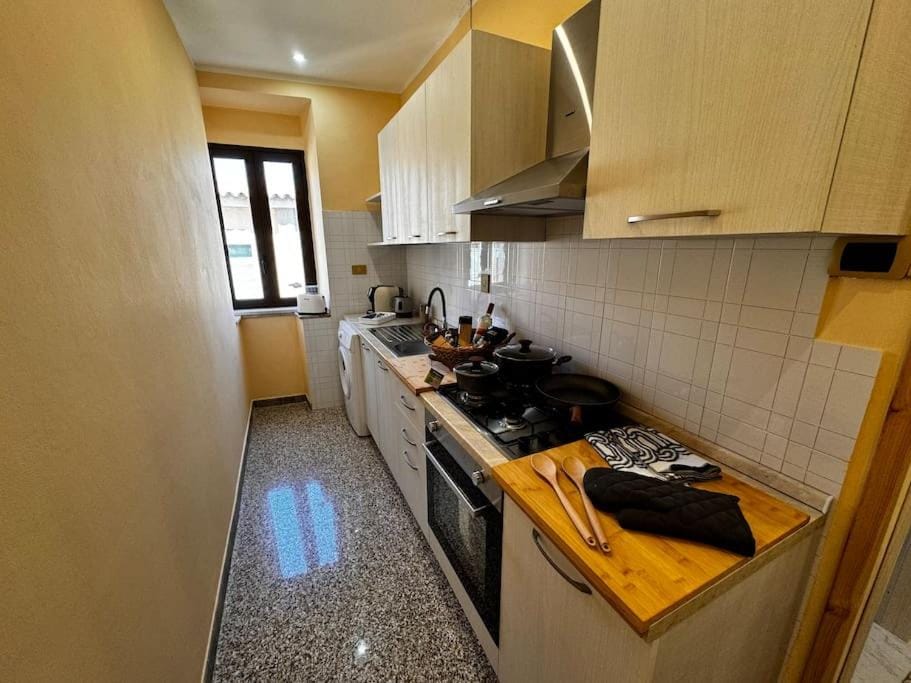 Kitchen or kitchenette, Food and drinks, Food, stove
